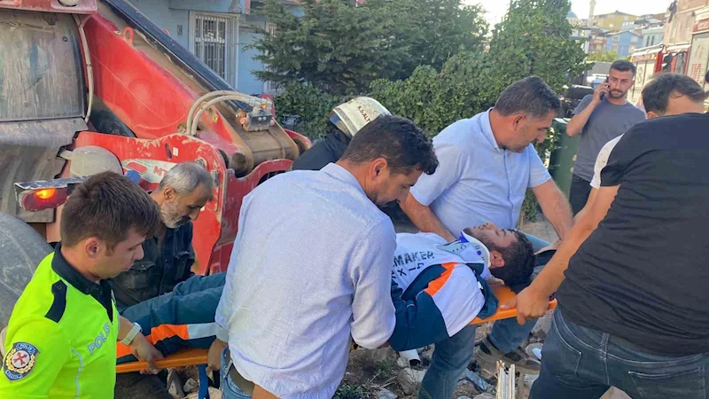 Yokuşta aşağı inerken kontrolden çıkan iş makinesi dehşet saçtı: 2’si çocuk 4 yaralı
