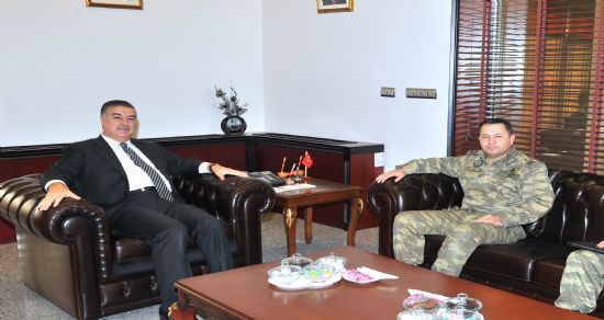 Komutan Polat, Vali Al?ı ziyaret etti