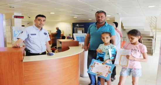 Düziçi İş Bankası Şubesinden Karne Hediyesi