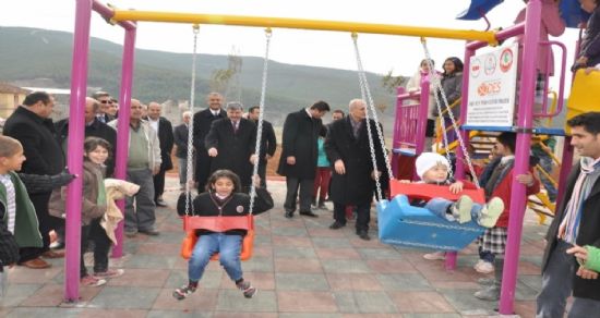 Okul bahçesine park yapıldı